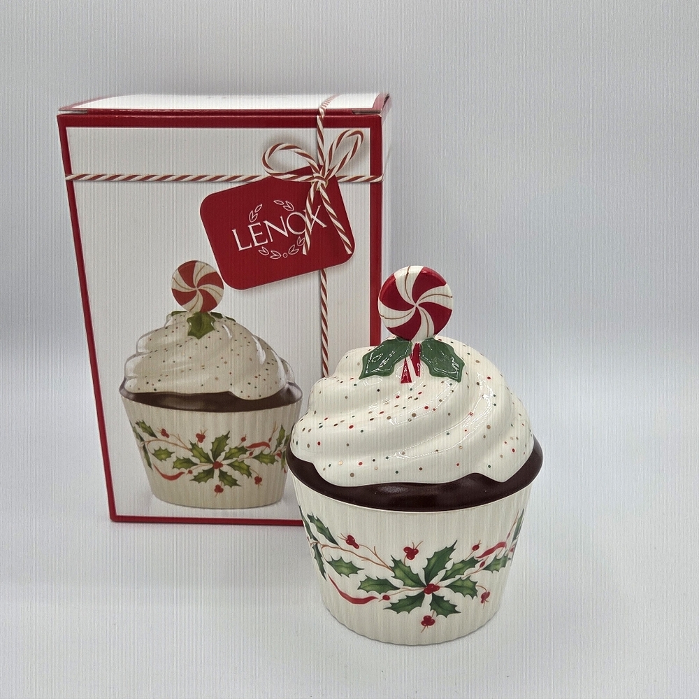 NIB Lenox Hosting the Holidays cupcake covered candy dish 5.5"